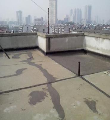 江阳漏水维修 楼顶漏水是什么原因，楼顶漏水维修方法是什么?